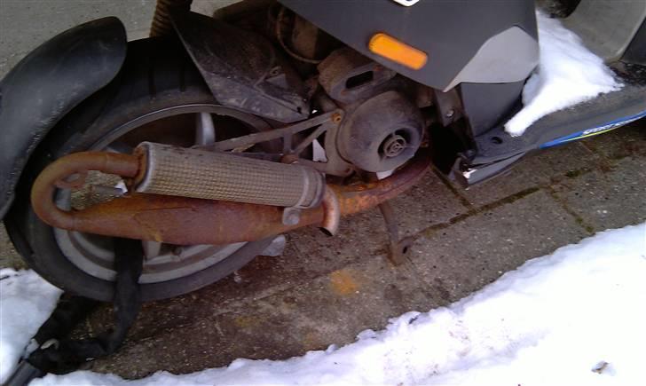 Piaggio NRG POWER[byttet til sfx] - ja udstødningen er sgu rusten men har os været på en del af mine scootere efterhånden billede 5