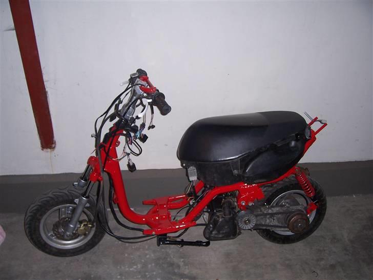 Aprilia Sonic (solgt) - da jeg lige havde auto lakeret stellet.:) billede 5