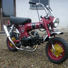 Honda Dax Solgt