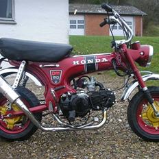 Honda Dax Solgt