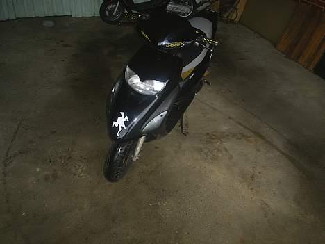 Aprilia Sonic "6800-Guys" - en af min m8´s sfx :D den er under et lille "projekt" lige nu :D  billede 13