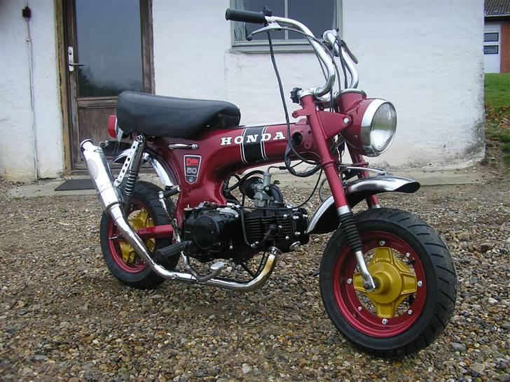 Honda Dax Solgt - 18-11-07 Mangler kun at tilslutte bagbremsen og lys :)  billede 1