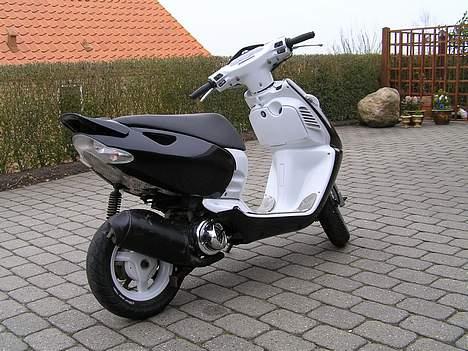 Aprilia Sonic ~$BlAcK aNd WiThE$~ billede 10