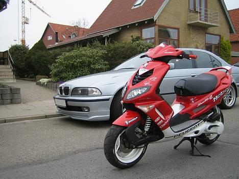 Peugeot Speedfight 2 -SOLGT- - Min SF. ved siden af min onkels BMW 540 billede 11