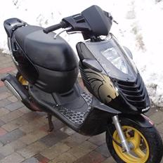 Aprilia sonic,(DET SORTE DYR1.)