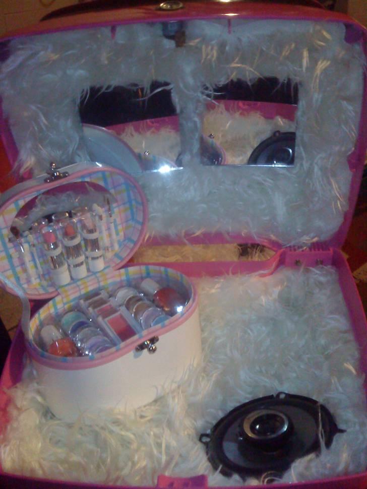 PGO Rodoshow       (SOLGT!) - topboksen, med spejle & højtalere  & make-up :D billede 4