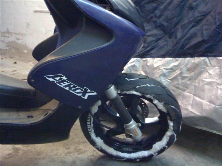 Yamaha Aerox LC DD // BYTTET // - Mangler forskærmen, men det er også det eneste, har alle lygter til den har bare ikke fået det sat på endnu... billede 10