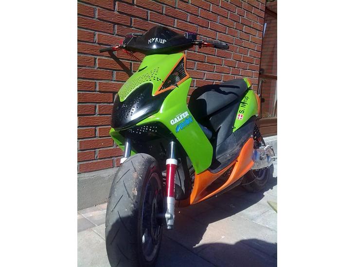 {{currentPhoto.altText}} billede {{currentPhoto.number}}