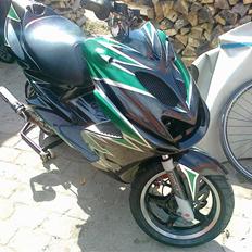 Yamaha Aerox Pata Negra