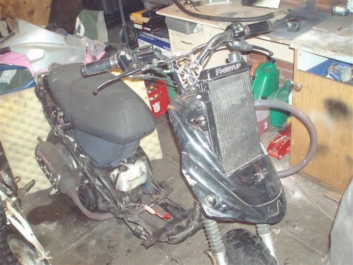 PGO hot 50 lc solgt - lige lavet beslag til køler skal have malet front skjold billede 2