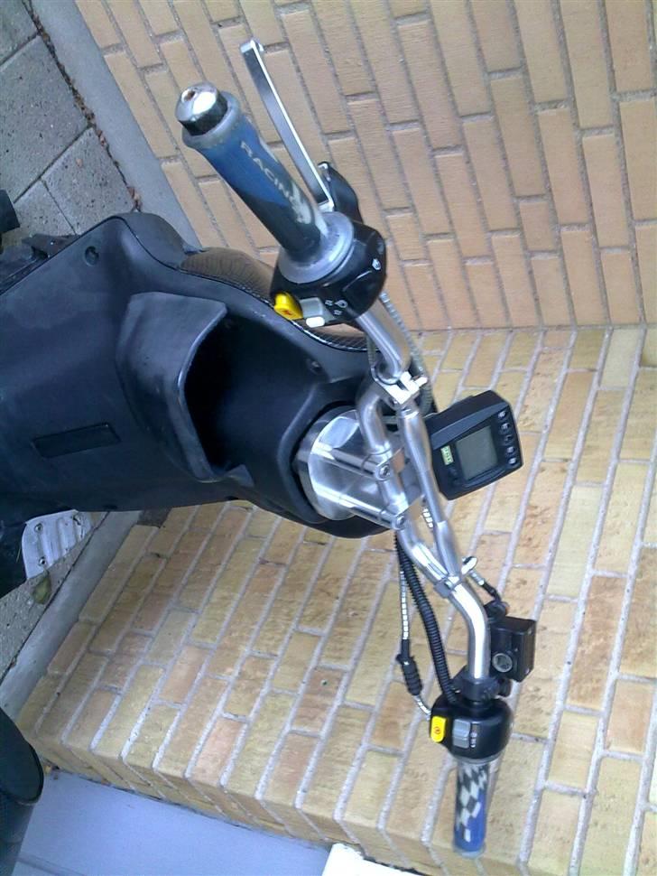 PGO Pmx Naked Carbon  billede 4