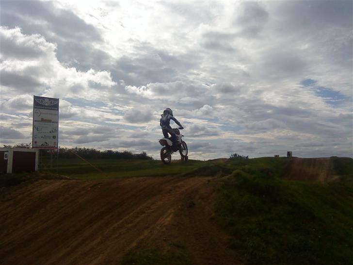 Yamaha yz (SLOGT) - på motocross banen i Randers billede 4
