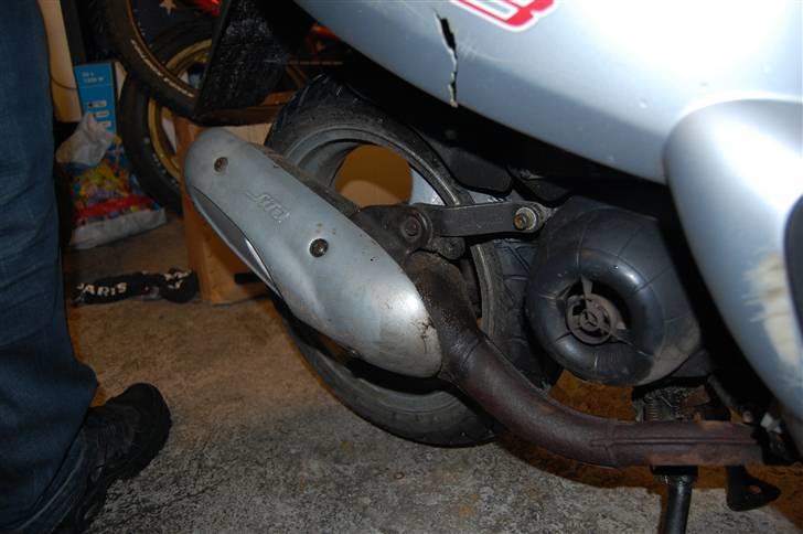 Piaggio NRG SOLGT :'( - FLÆNGE I SIDE SKJOLDET :( billede 8