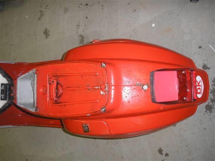 Vespa 50 n  - baglygte er istu , skal også skiftes . billede 7