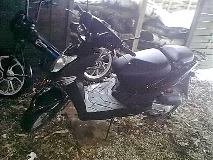 Kymco Agility - FRONT: Kymco (Bagerst: Tomos Quardro) billede 3