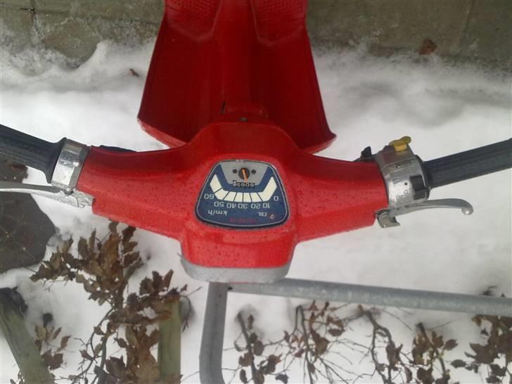 Honda Melody Mini  - Glasset er knækket, og nålen drejer ikke, så hvis i har et der virker ville jeg blive glad :) billede 2