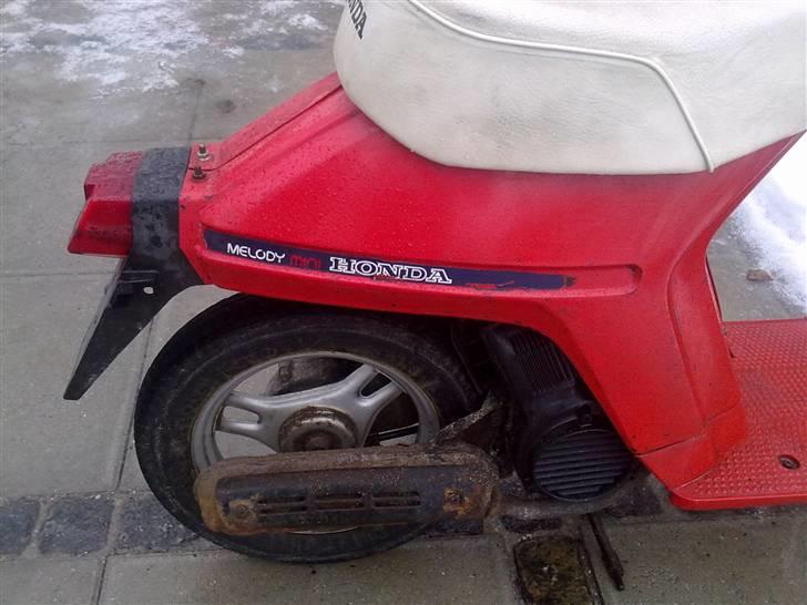 Honda Melody Mini  - Udstødningen bliver malet igen når vejret bliver bedre :D billede 5