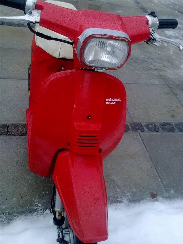 Honda Melody Mini  - Skjoldet kan ikke holde sig selv samme desværre :S billede 6