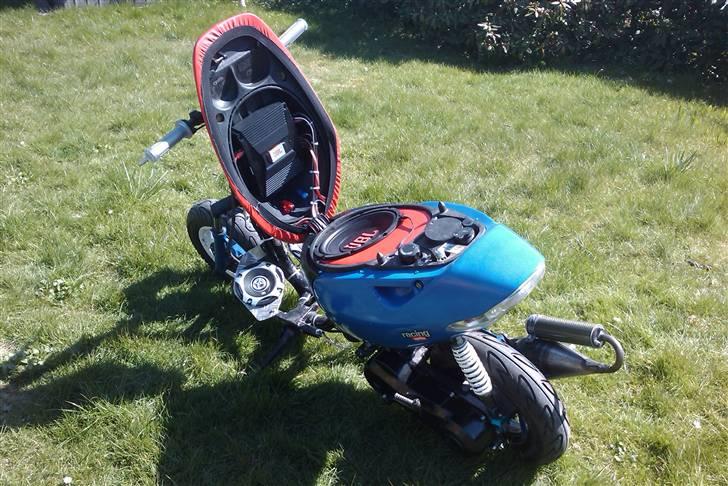 Aprilia Sonic JBL Music (stjålet) - Sådan der den ud lige nu, her den 24 april 2010 billede 1