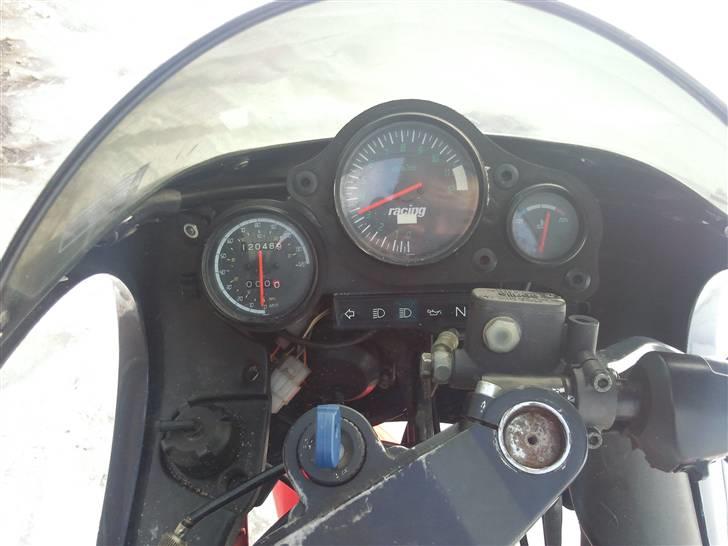 Aprilia RS50 HeboManston - her stod den i tomgang, speedometeret er købt brugt og den har ikke kørt syndsygt langt med den nye cylle ;) billede 7