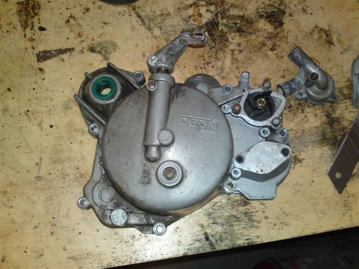 Derbi Senda solgt ;( - har lige lavet den plade for oliepumpen:) billede 11