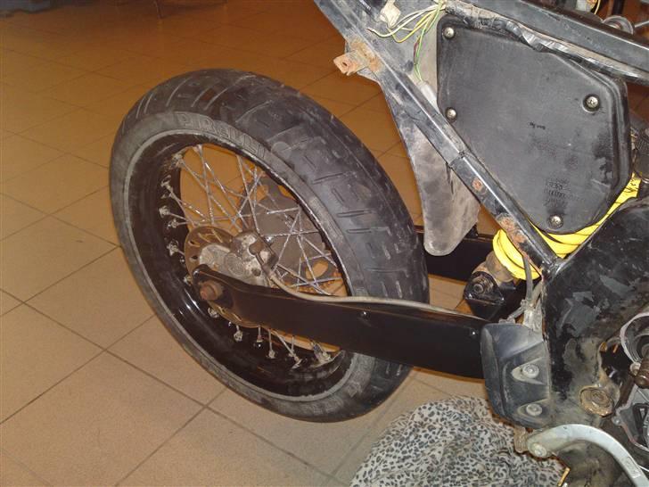 Derbi Senda solgt ;( - har lige malet bagsvinger blank sort:) billede 13
