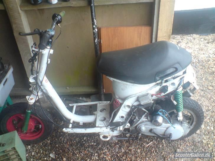 Piaggio zip Gl  taget af politiet billede 1
