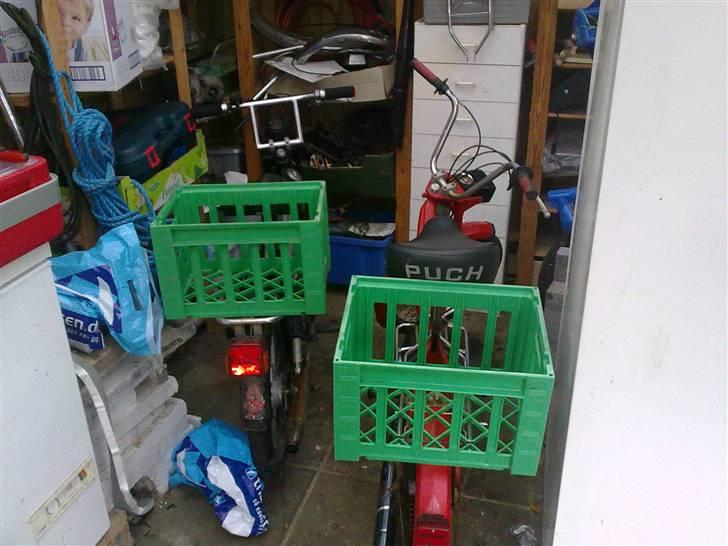 Tomos A 32-k  (solgt og savnet  - her de 2 damer ved siden a hinanden billede 11