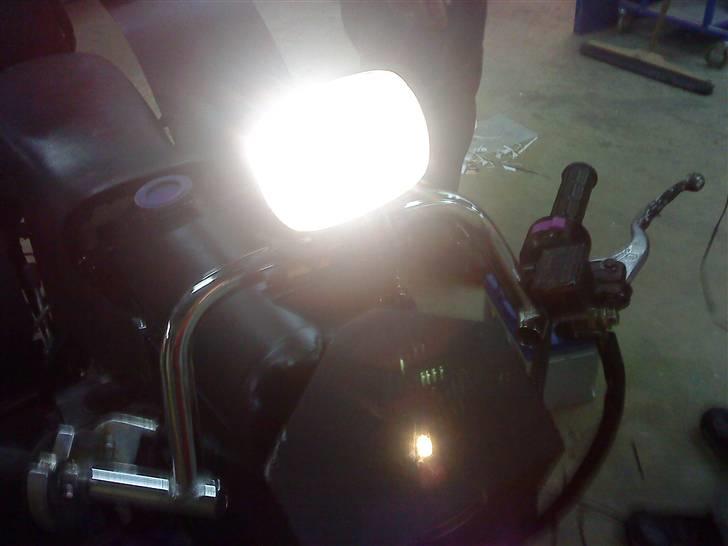 CPI ATV 2010 - DØD - forlygte + LED, tændt billede 8