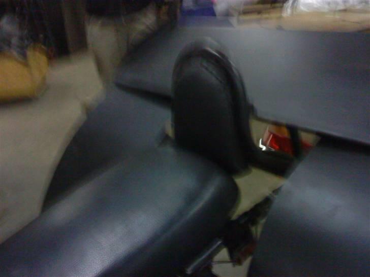 CPI ATV 2010 - DØD - ryglæn made from scratch med skumgummi læder og en masse nåle som skulle kunne klare læder men det duede ikke rigtig. billede 20