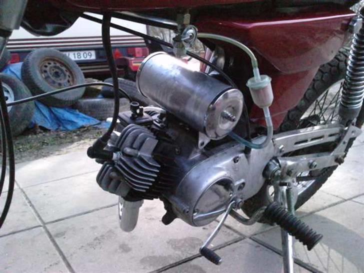 Yamaha Fs1 K1 4 Gear - Der kommer ny kasse til luftfilter, var blevet malet men så dryppede der benz på og maling rendte af igen;( billede 15