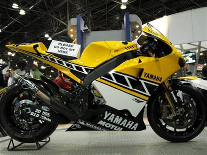 Yamaha Aerox R Moto-GP-2010 - Læg mærke til farverne, samme som på min Aerox ´ Moto GP version ´  billede 18