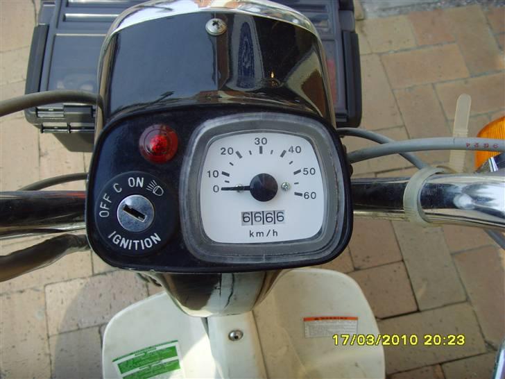 Suzuki   - kørt 6666, its a evil bike, EVIL I SAY ! :D billede 14