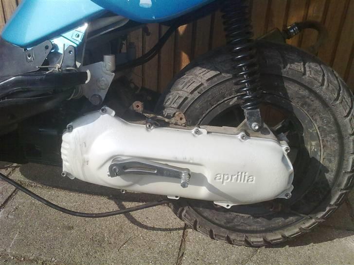 Aprilia Rally ac - rallyen efter vi har pillet ved motoren. den er bare lige samlet hurtigt med skjolde osv:D billede 6