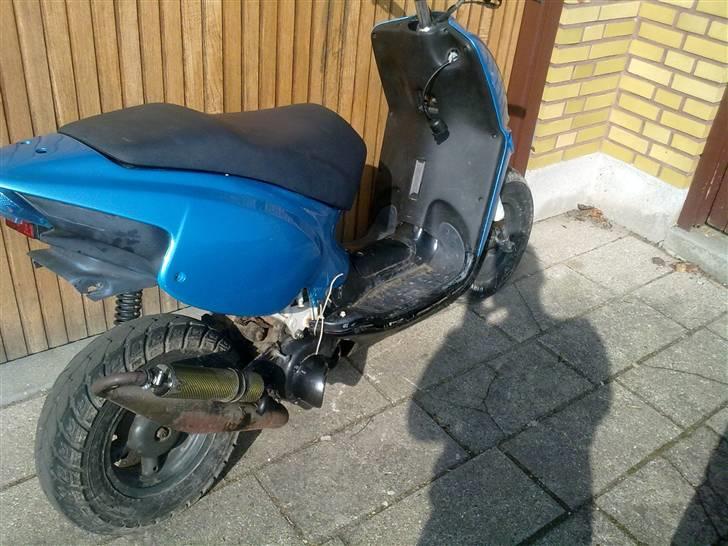 Aprilia Rally ac - rallyen efter vi har pillet ved motoren. den er bare lige samlet hurtigt med skjolde osv:D billede 7