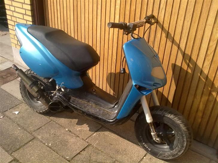 Aprilia Rally ac - rallyen efter vi har pillet ved motoren. den er bare lige samlet hurtigt med skjolde osv:D billede 8