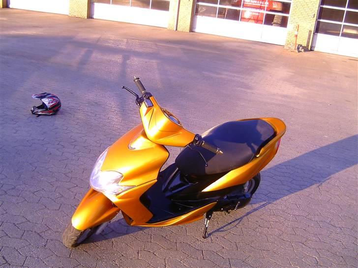 Yamaha Jog R... GULDGRISEN  billede 3