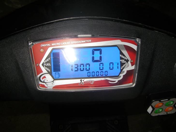 Yamaha Jog AS - smuttede lige ud og købte et digital speedo :D billede 2