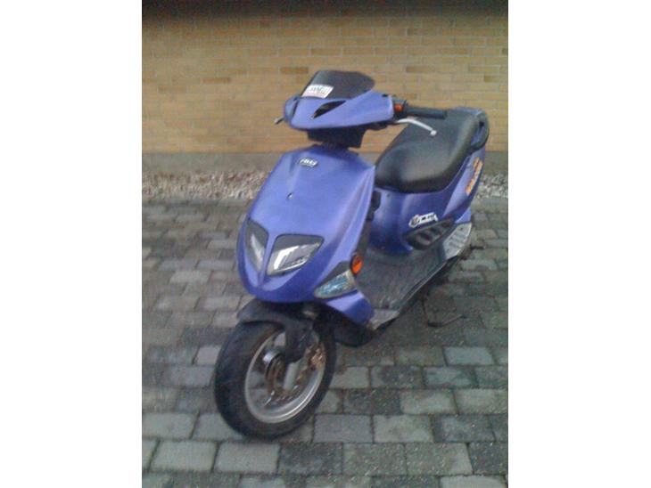 {{currentPhoto.altText}} billede {{currentPhoto.number}}