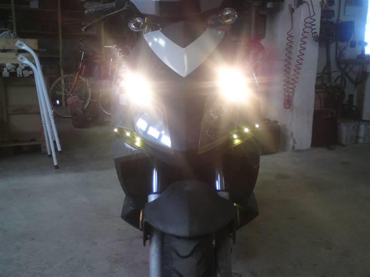 Keeway Matrix  - havde lidt skrammer og flænger i skjoldene billede 5