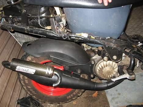 PGO hot 50 [SOLGT] - så er udstødningen blevet malet..... billede 14