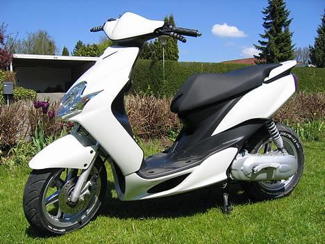 Yamaha Jog R TIL S4LG - Sådan ser den ud, som den står nu.. billede 1