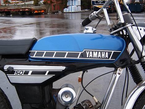 Yamaha 4g  solgt - skal have malet sideskjoldene i samme farve som tanken billede 7
