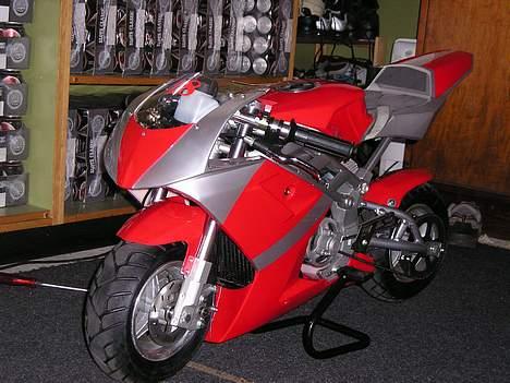 MiniBike MT-A4 (solgt) - en passende baggrund :P billede 1