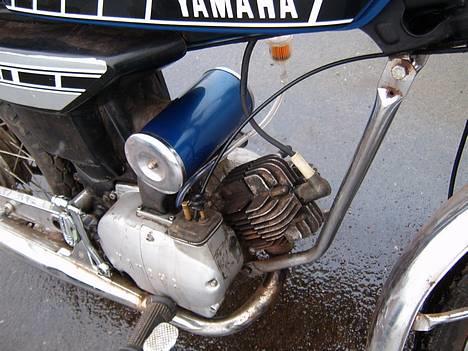 Yamaha 4g  solgt - motorblokken bliver skildt af og malet til vinter  billede 12