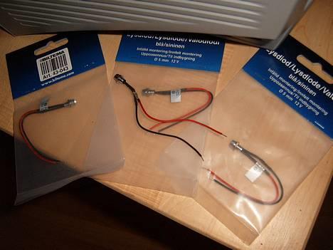 Yamaha 4g  solgt - skal have de 4 blå dieoder sat på så de gir efekt lys ned på motoren billede 16