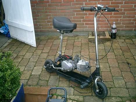 MiniBike                 Løbehjul  - der er den såå tanken er ikk kommet på endnu . men har den liggende billede 8