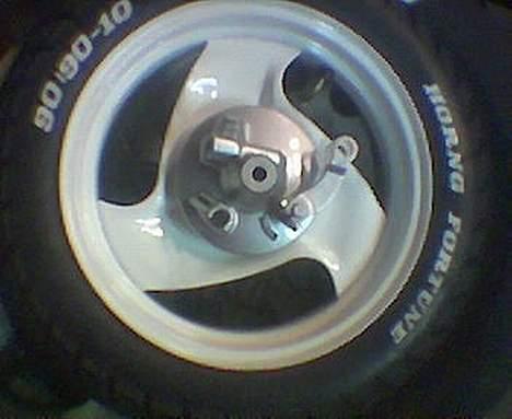 Yamaha evo Jog [solgt] - *NYT* Forfælgen, nylakeret med hvid dækskrift! billede 10