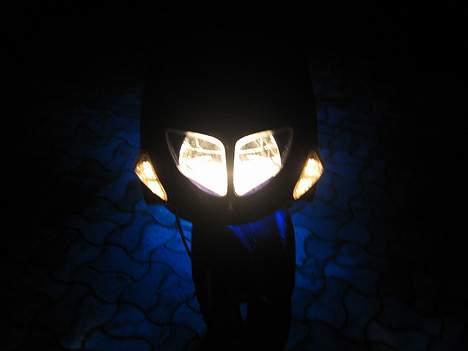 PGO *Dr. Big* {Neonbanden©} - Positionslys, langt lys og neonlys tændt billede 5