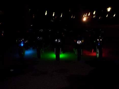 PGO *Dr. Big* {Neonbanden©} - Det er så min helt ude til venstre, som I nok har regnet ud. Der kan man så se mit 10 cm neonrør tydeligt billede 11